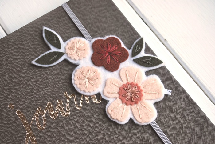 Bookmark / Love Maude