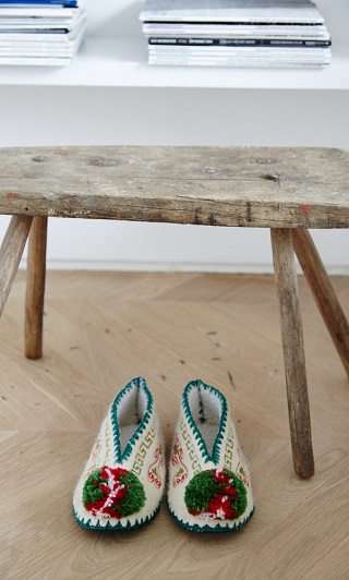 Folksy Slippers / Plumo